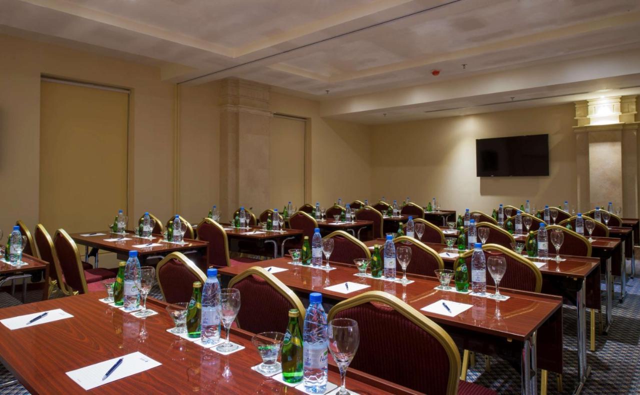 Radisson Blu Hotel, Dhahran Al Khobar Exterior photo