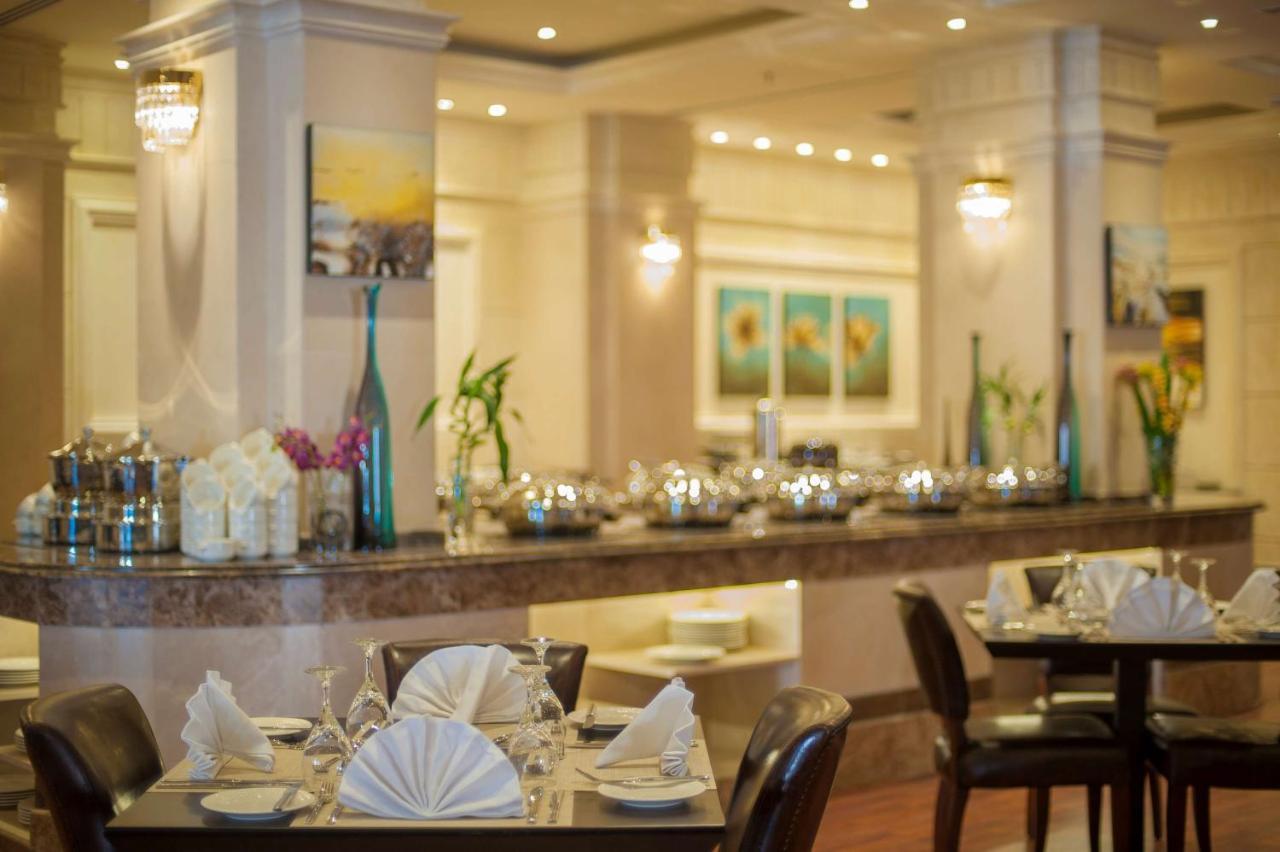 Radisson Blu Hotel, Dhahran Al Khobar Exterior photo