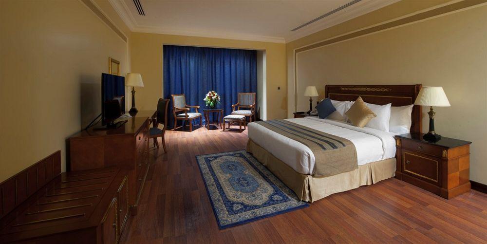 Radisson Blu Hotel, Dhahran Al Khobar Exterior photo